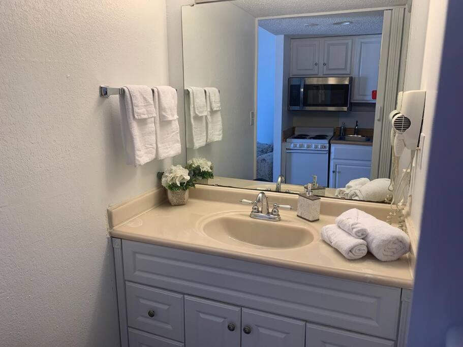 Royal Retreat-Amazing View-King Bed-1 Bedroom-Full Kitchen-Free Parking-Self Check-In Myrtle Beach Esterno foto